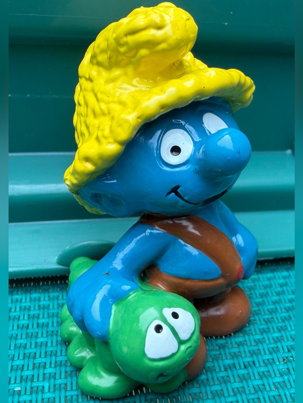 Vintage 20403 Naturi Farmer Smurf with Caterpillar PEYO Schleich 1980 Rare